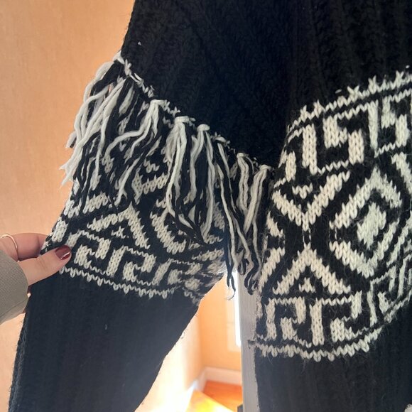 H&M Black and White Patterned Sweater - Picture 2 of 8